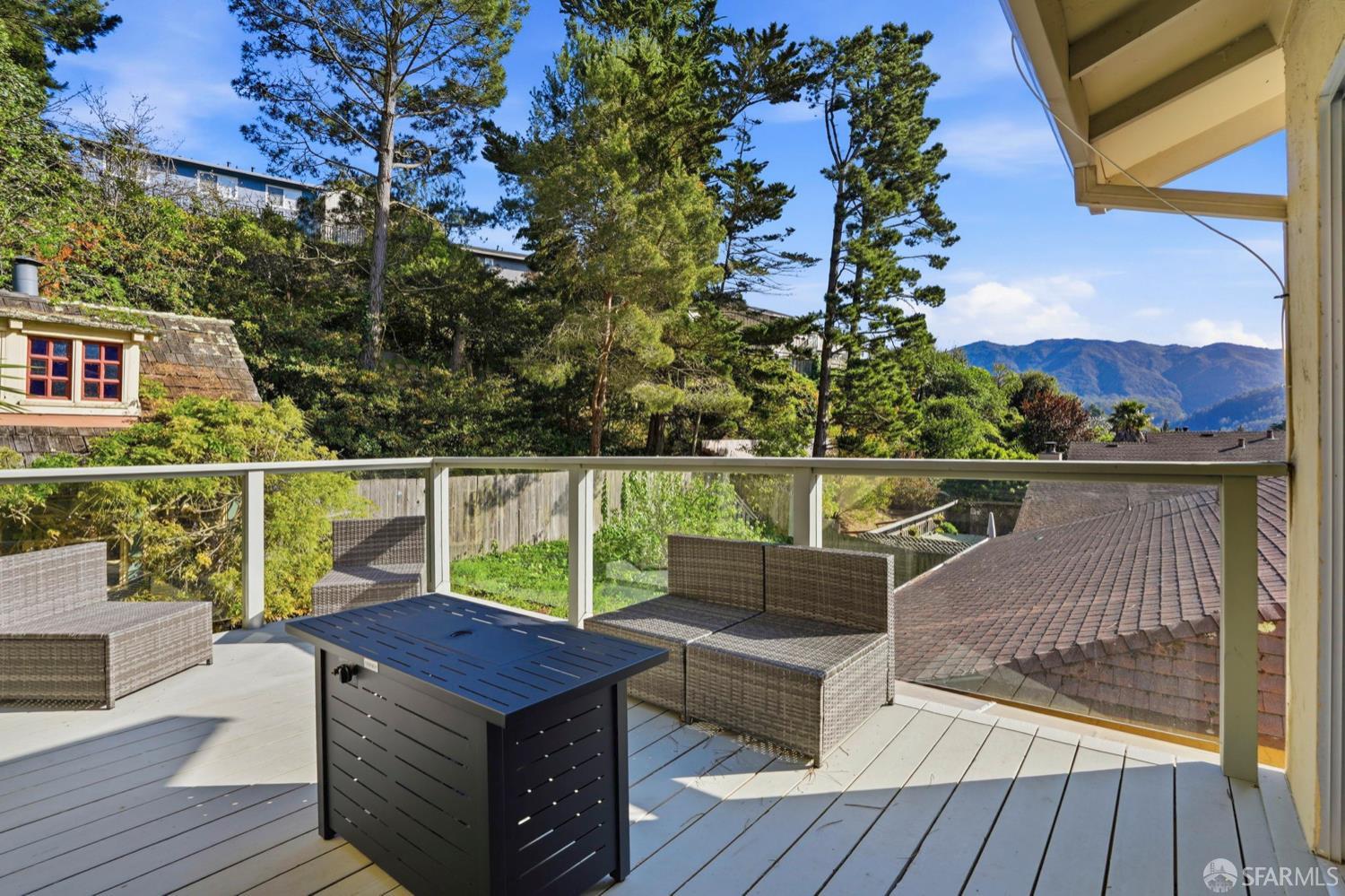 Detail Gallery Image 30 of 36 For 1112 Oddstad Blvd, Pacifica,  CA 94044 - 3 Beds | 3 Baths