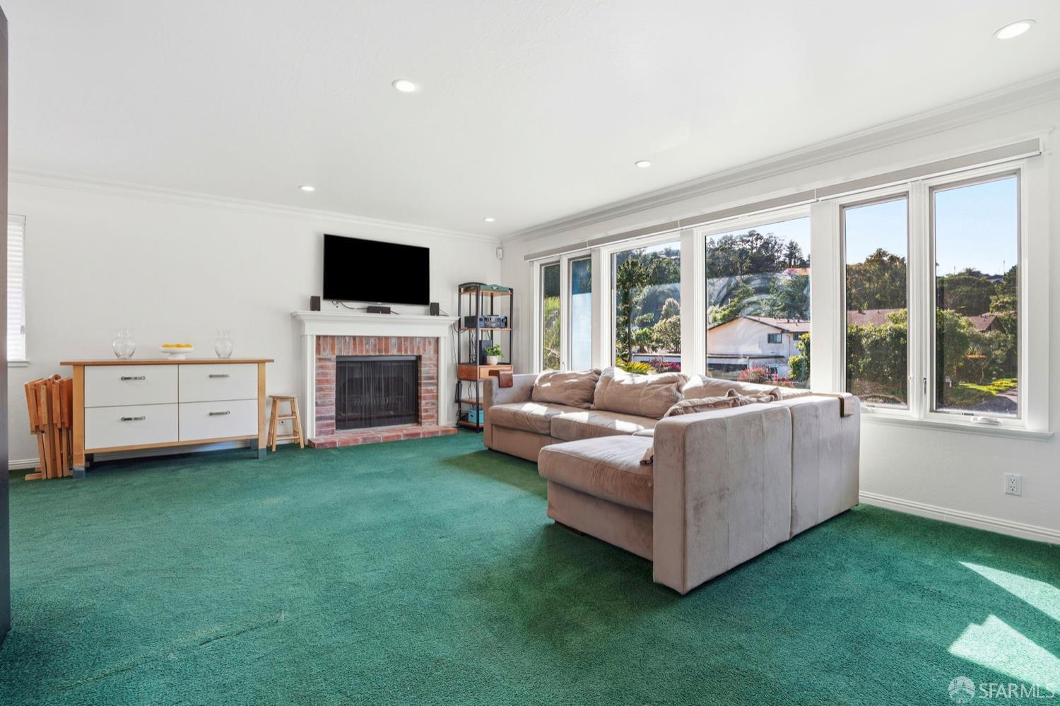 Detail Gallery Image 7 of 36 For 1112 Oddstad Blvd, Pacifica,  CA 94044 - 3 Beds | 3 Baths