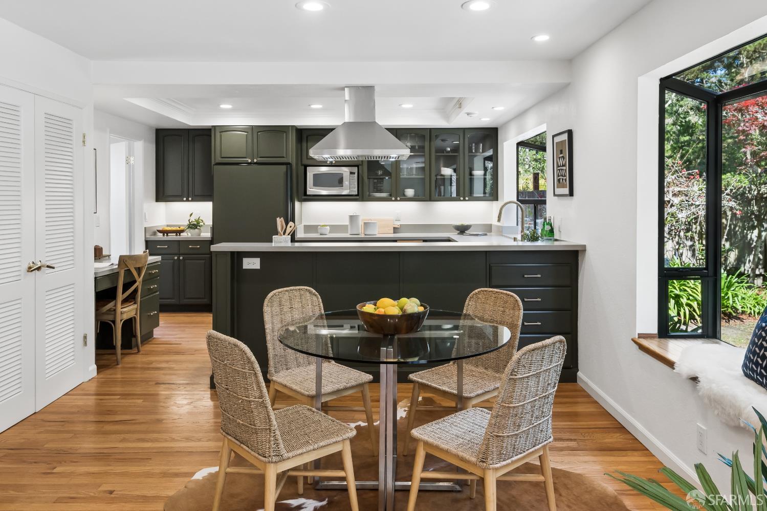 Detail Gallery Image 12 of 46 For 1940 Spyglass Dr, San Bruno,  CA 94066 - 4 Beds | 2/1 Baths