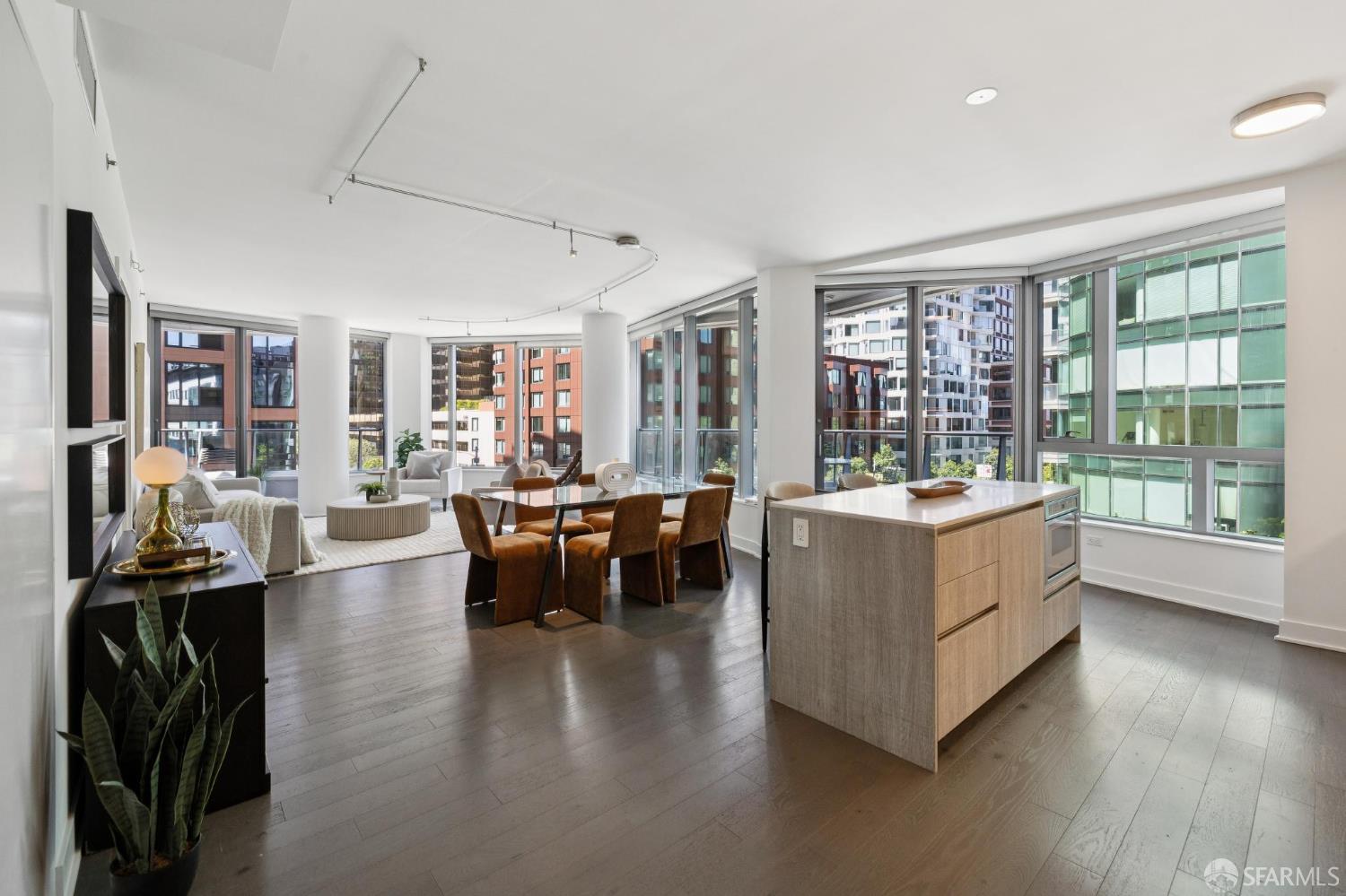 Photo #1: 426122687 Listing: Photo #1