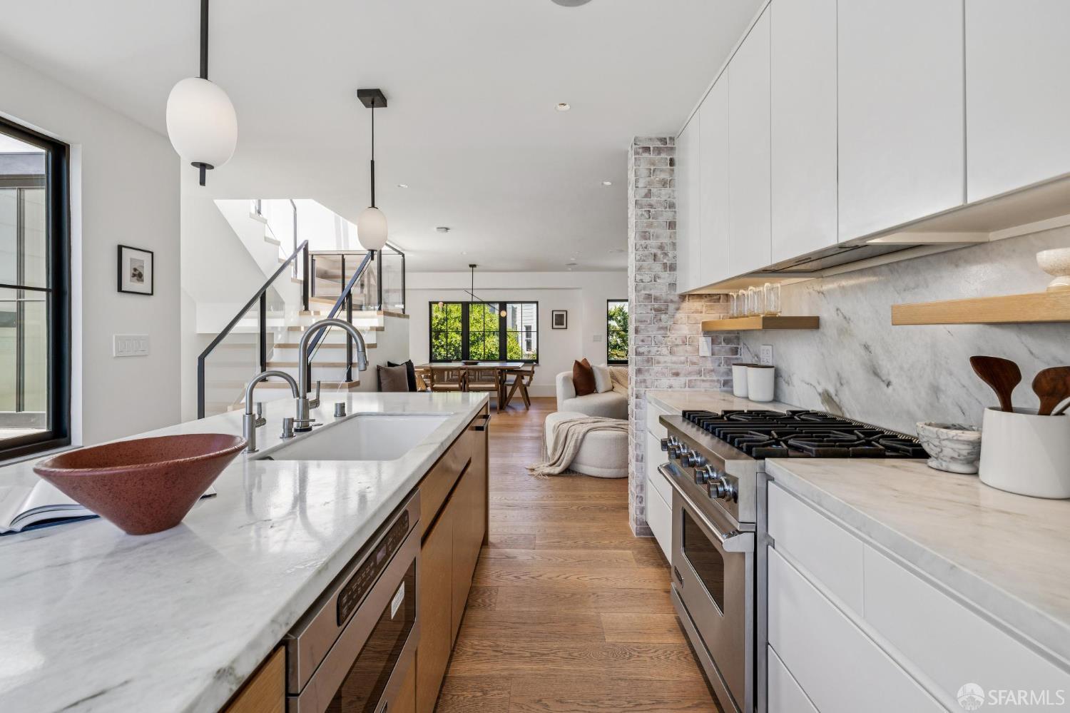 Detail Gallery Image 25 of 95 For 39 Dolores Ter, San Francisco,  CA 94110 - 4 Beds | 3/1 Baths