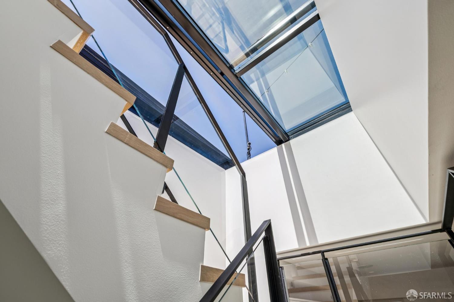 Detail Gallery Image 31 of 95 For 39 Dolores Ter, San Francisco,  CA 94110 - 4 Beds | 3/1 Baths