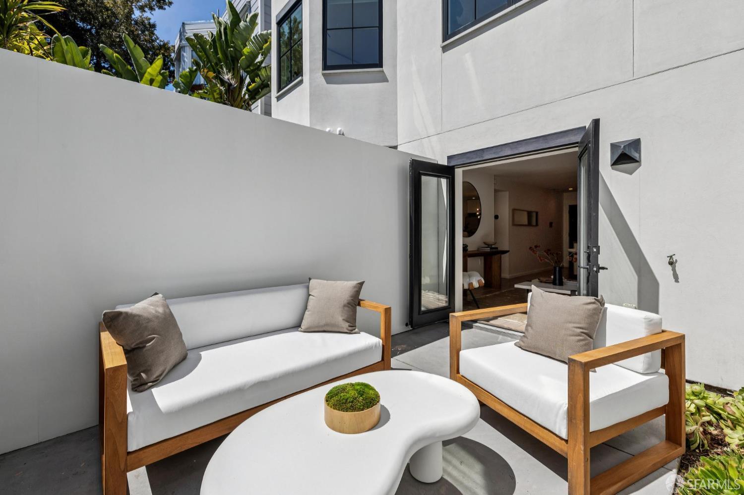 Detail Gallery Image 92 of 95 For 39 Dolores Ter, San Francisco,  CA 94110 - 4 Beds | 3/1 Baths