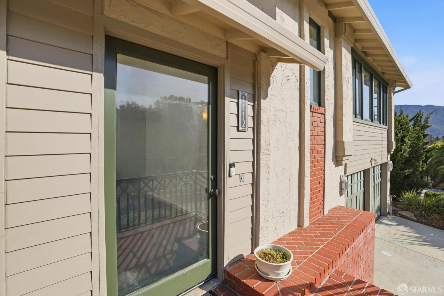 Detail Gallery Image 4 of 36 For 1112 Oddstad Blvd, Pacifica,  CA 94044 - 3 Beds | 3 Baths