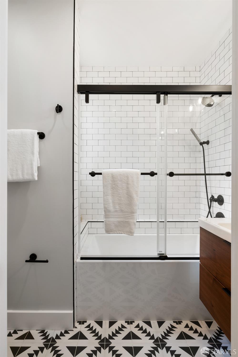 Photo #18: 426101590 Listing: Photo #18