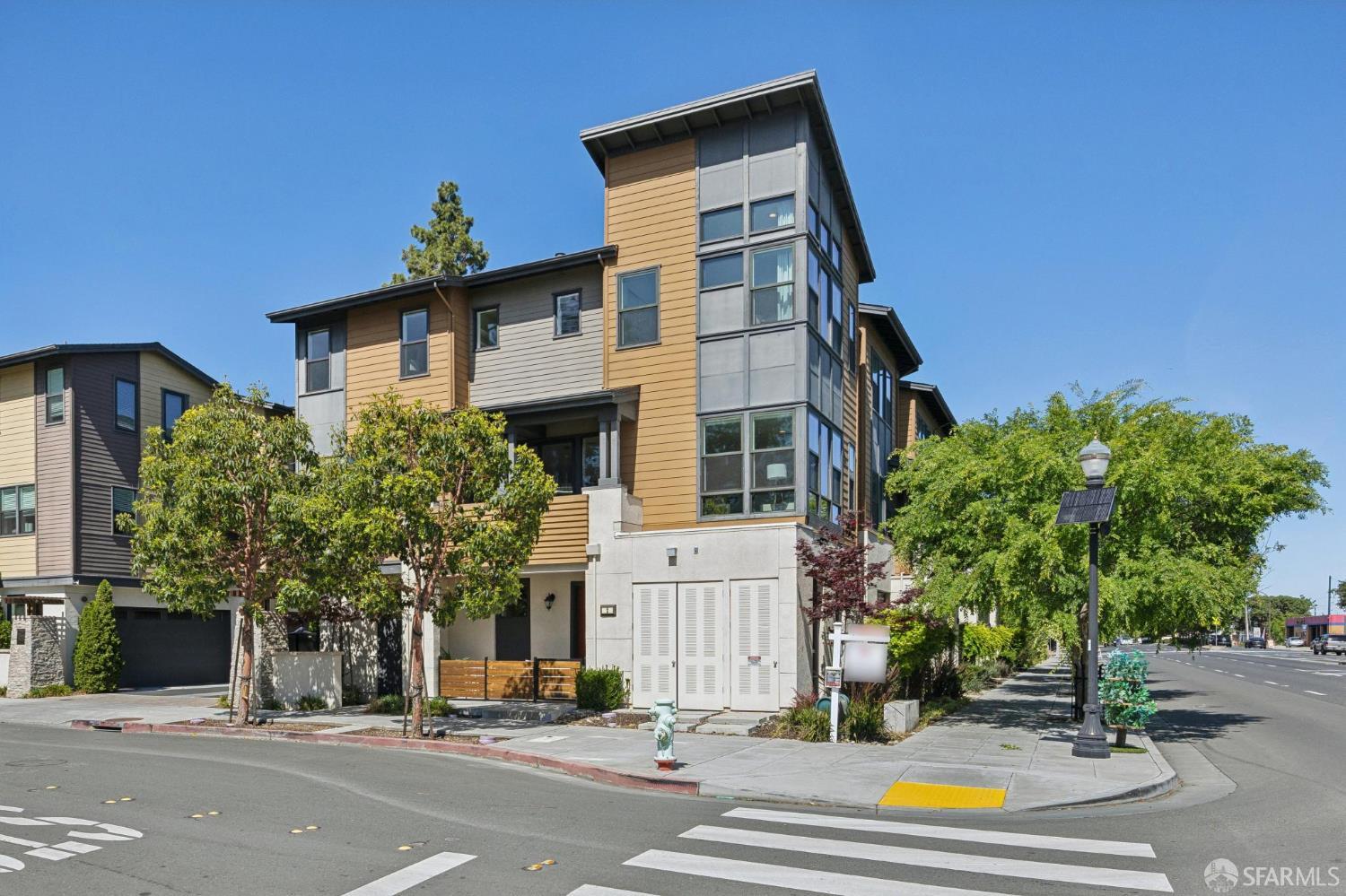 Detail Gallery Image 21 of 24 For 2 Avondale Ave, Redwood City,  CA 94062 - 3 Beds | 3/1 Baths