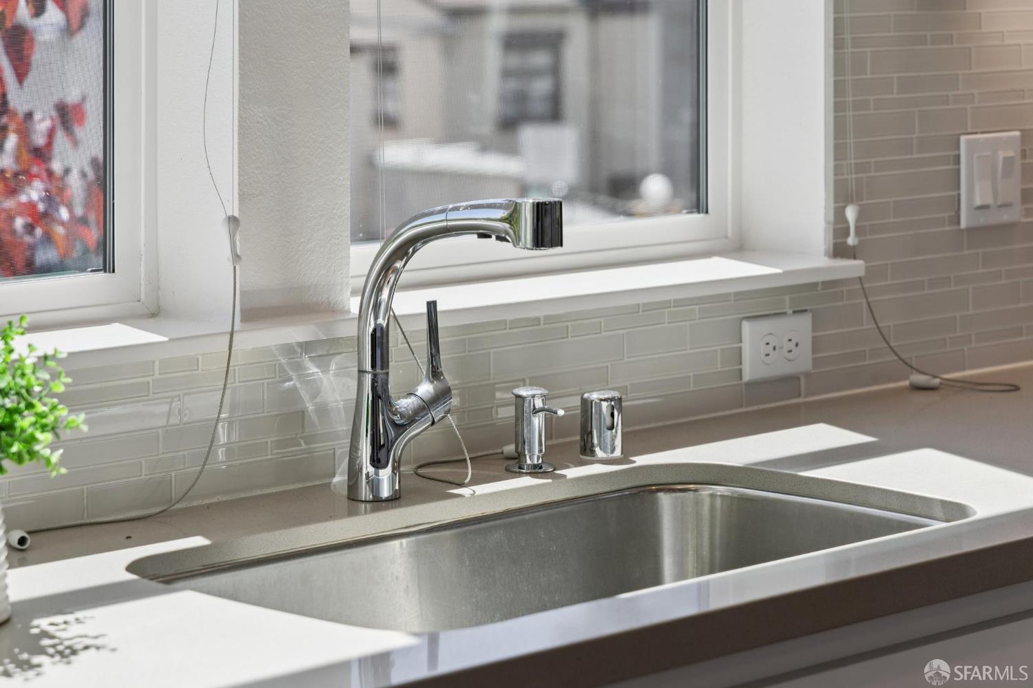 Detail Gallery Image 8 of 24 For 2 Avondale Ave, Redwood City,  CA 94062 - 3 Beds | 3/1 Baths