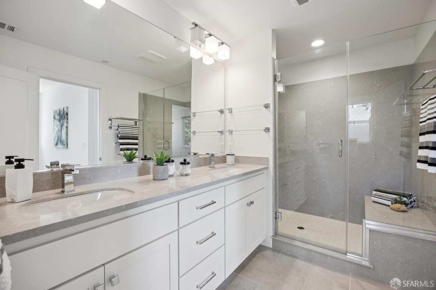 Detail Gallery Image 15 of 24 For 2 Avondale Ave, Redwood City,  CA 94062 - 3 Beds | 3/1 Baths