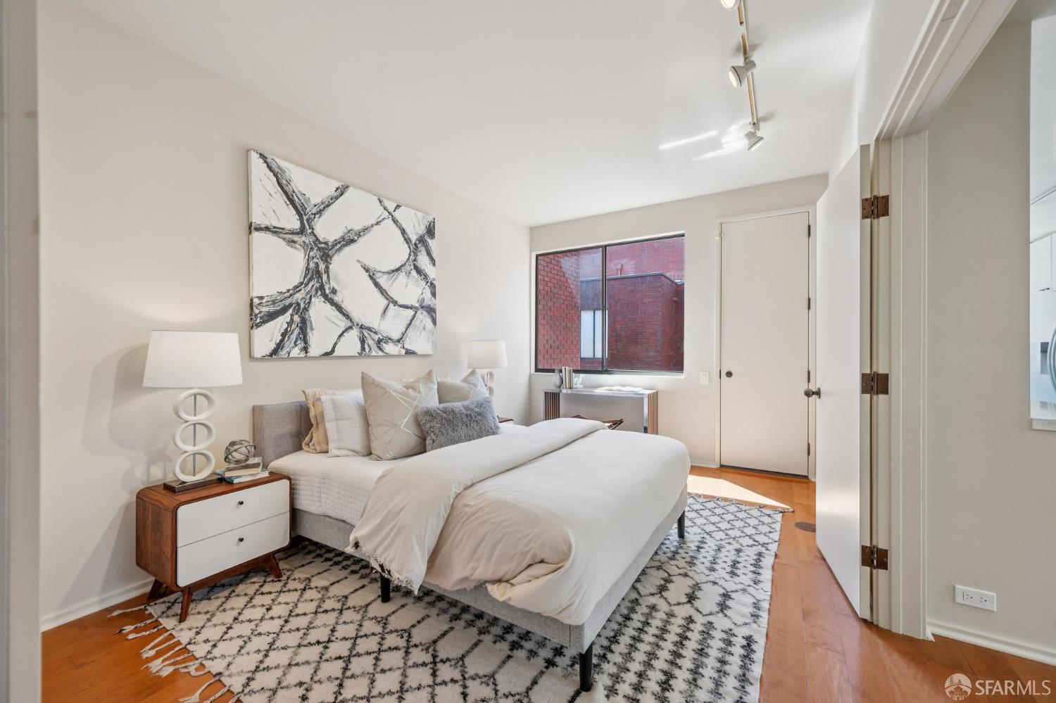 Photo #14: 426110771 Listing: Photo #14