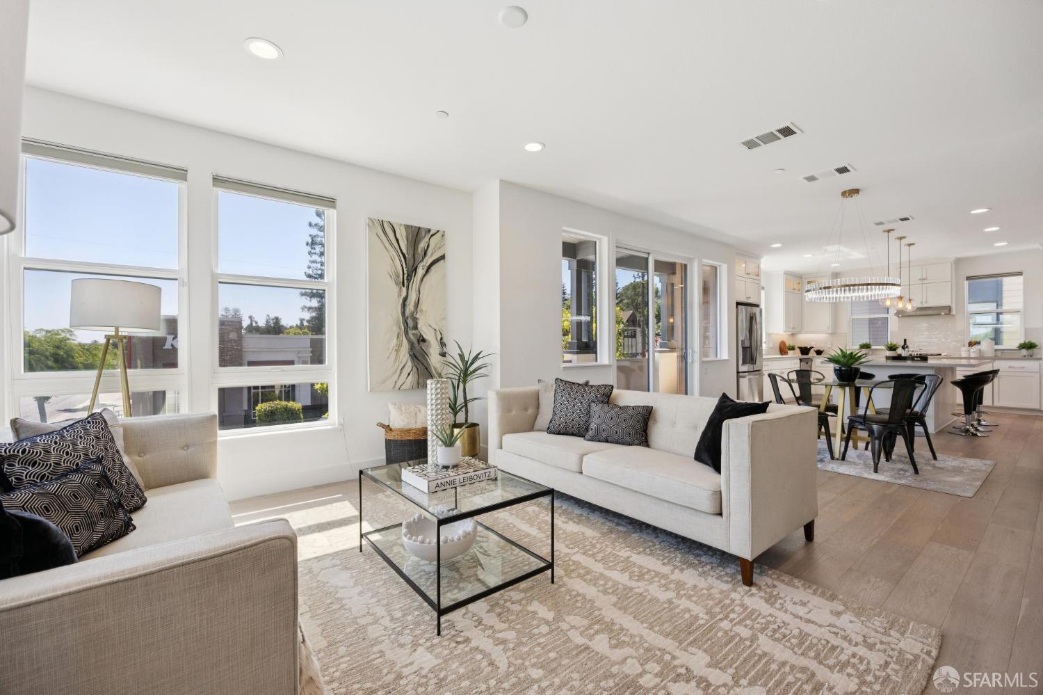 Detail Gallery Image 2 of 24 For 2 Avondale Ave, Redwood City,  CA 94062 - 3 Beds | 3/1 Baths