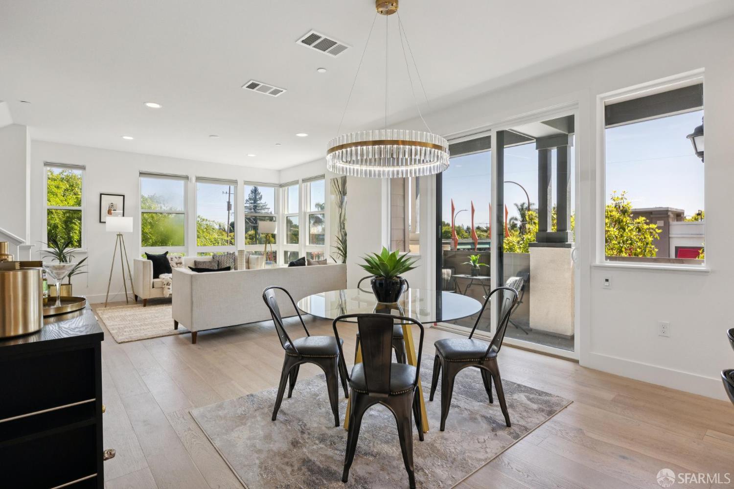 Detail Gallery Image 4 of 24 For 2 Avondale Ave, Redwood City,  CA 94062 - 3 Beds | 3/1 Baths