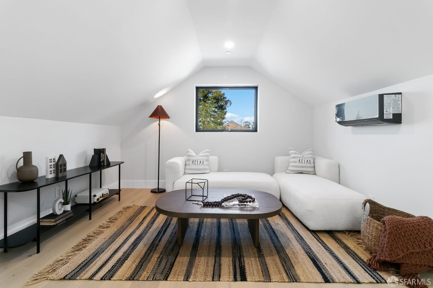 Detail Gallery Image 22 of 30 For 1349 Drake Ave, Burlingame,  CA 94010 - 4 Beds | 3 Baths