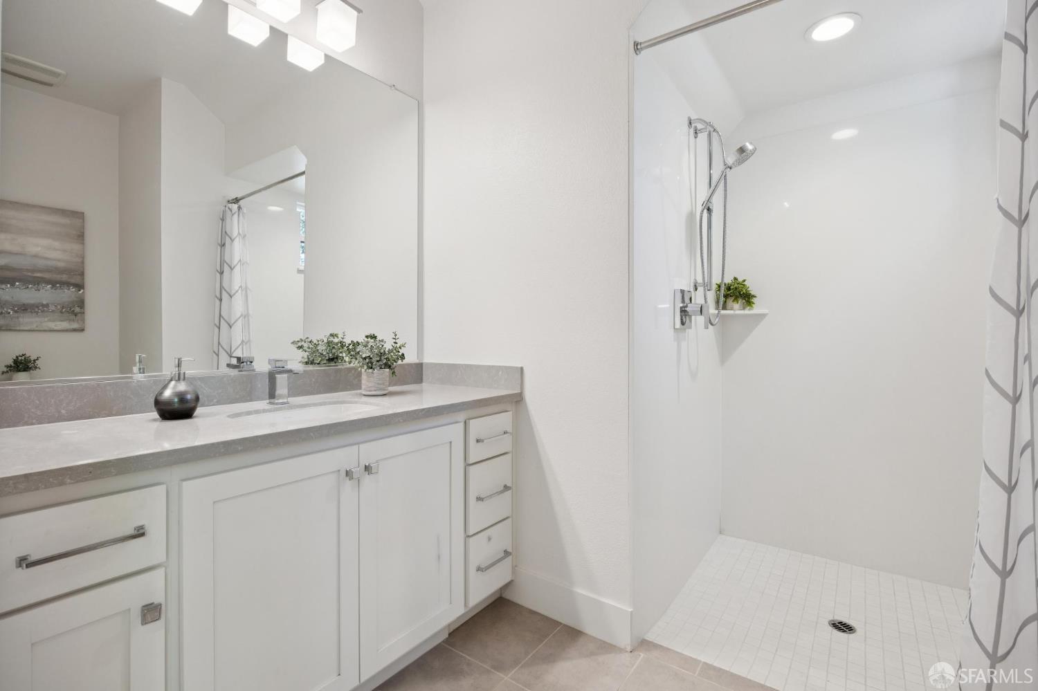 Detail Gallery Image 20 of 24 For 2 Avondale Ave, Redwood City,  CA 94062 - 3 Beds | 3/1 Baths