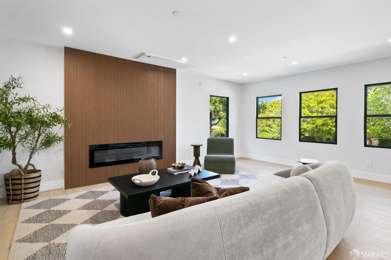 Detail Gallery Image 6 of 30 For 1349 Drake Ave, Burlingame,  CA 94010 - 4 Beds | 3 Baths