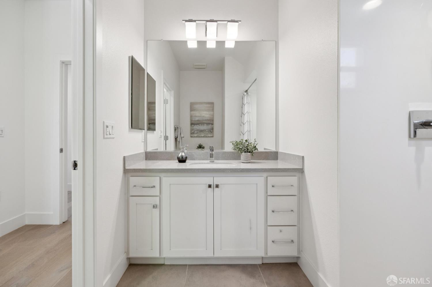 Detail Gallery Image 10 of 24 For 2 Avondale Ave, Redwood City,  CA 94062 - 3 Beds | 3/1 Baths