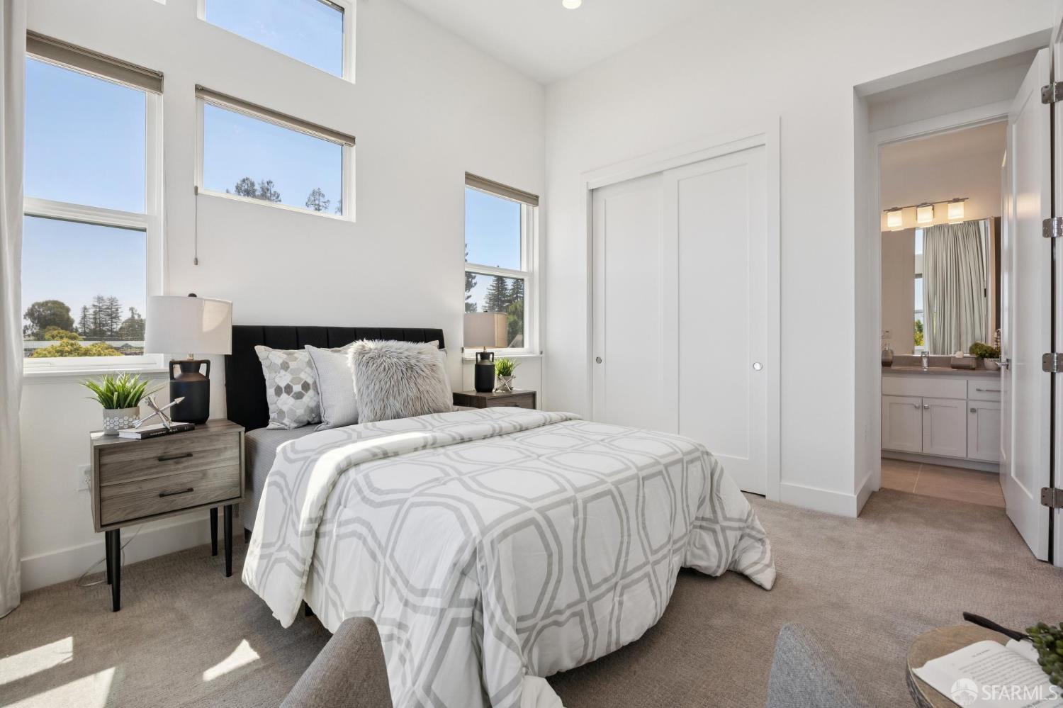 Detail Gallery Image 13 of 24 For 2 Avondale Ave, Redwood City,  CA 94062 - 3 Beds | 3/1 Baths