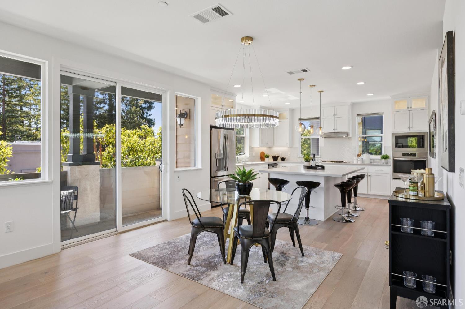 Detail Gallery Image 3 of 24 For 2 Avondale Ave, Redwood City,  CA 94062 - 3 Beds | 3/1 Baths