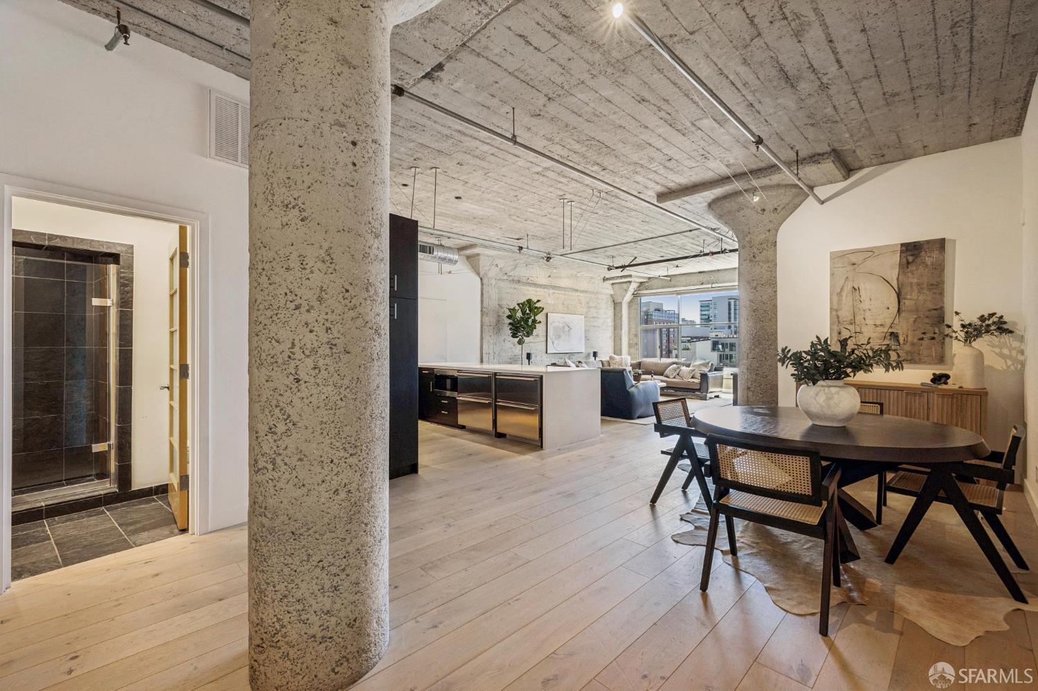 Photo #4: 426121222 Listing: Photo #4