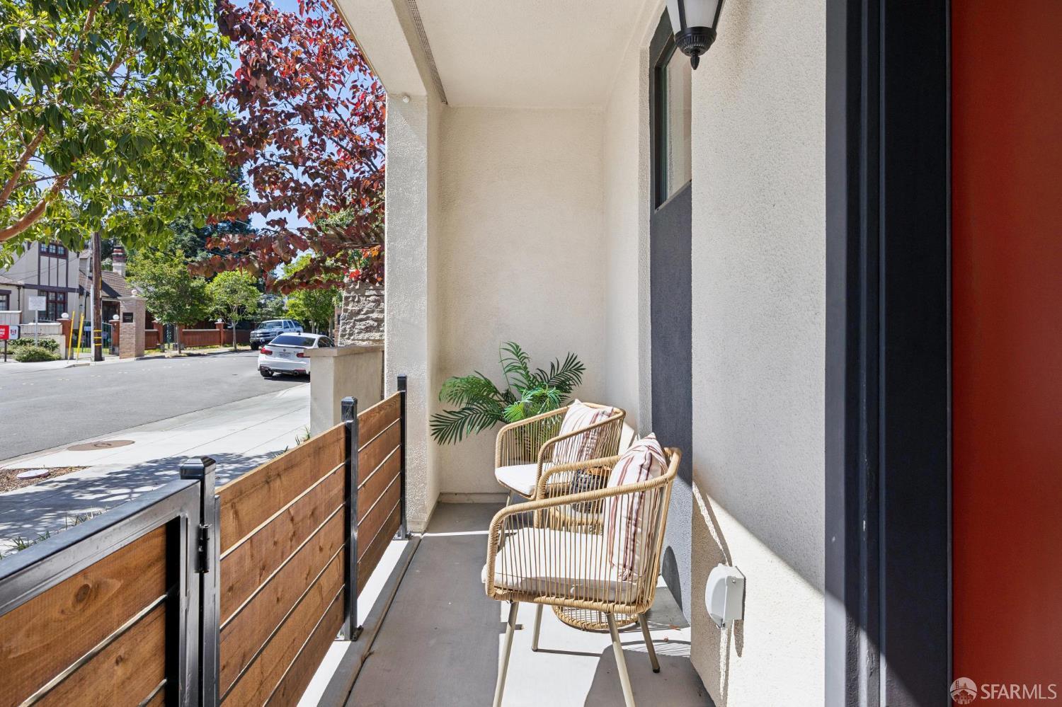 Detail Gallery Image 23 of 24 For 2 Avondale Ave, Redwood City,  CA 94062 - 3 Beds | 3/1 Baths