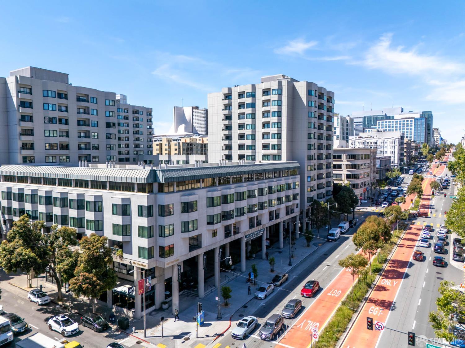 Photo #4: 426122378 Listing: Photo #4