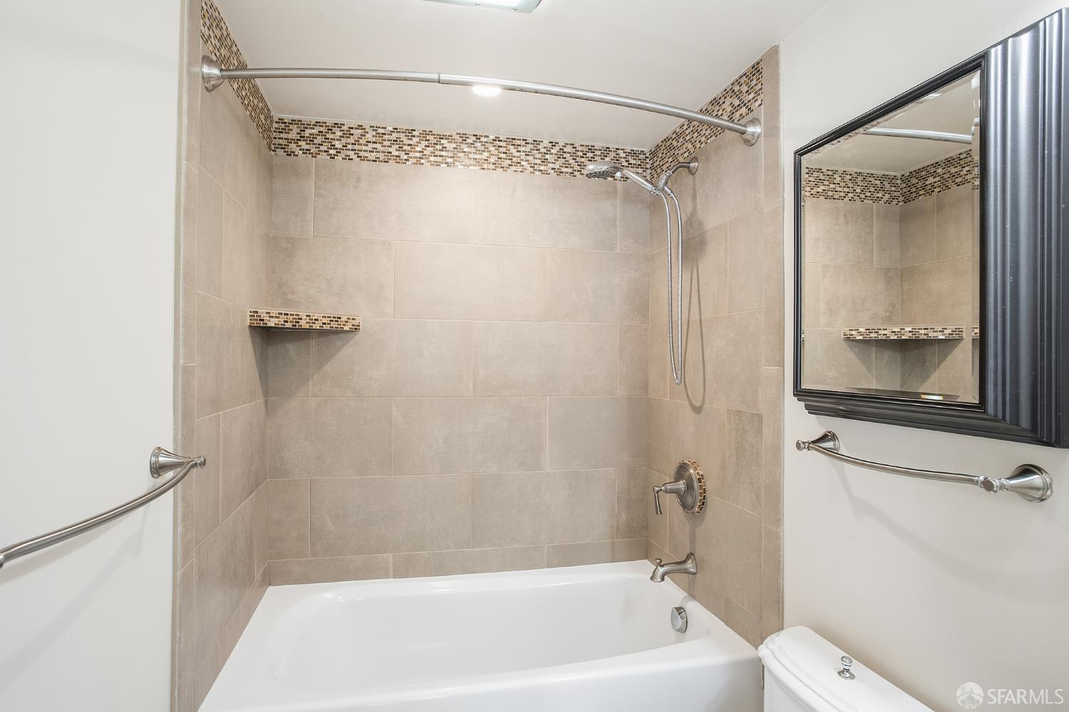 Photo #47: 426122378 Listing: Photo #47