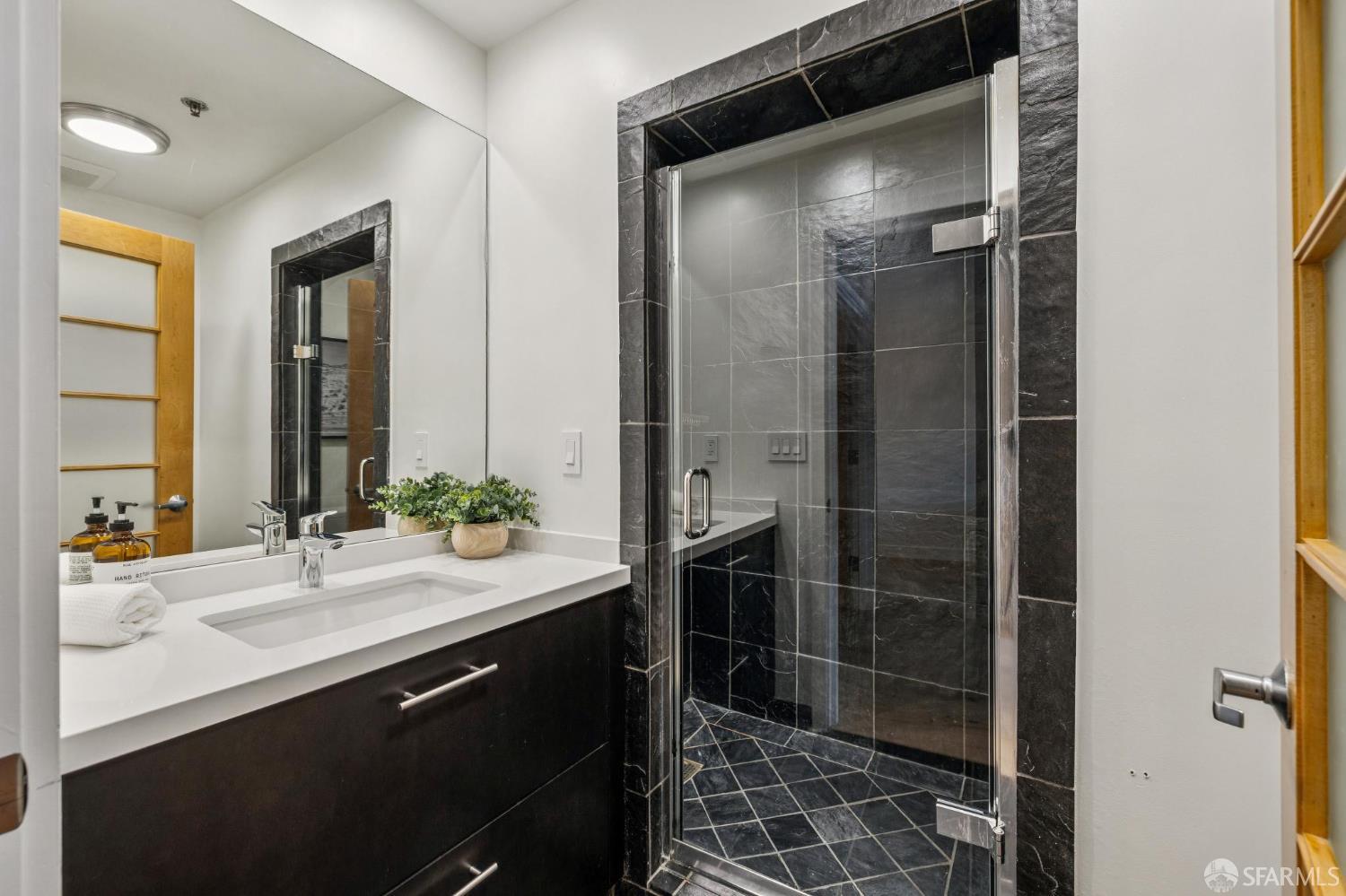 Photo #17: 426121222 Listing: Photo #17