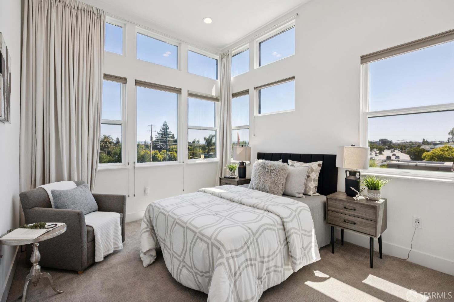 Detail Gallery Image 12 of 24 For 2 Avondale Ave, Redwood City,  CA 94062 - 3 Beds | 3/1 Baths