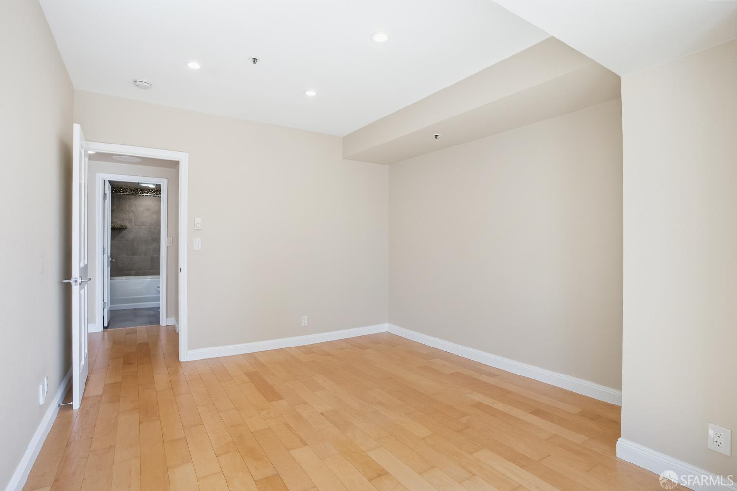 Photo #52: 426122378 Listing: Photo #52