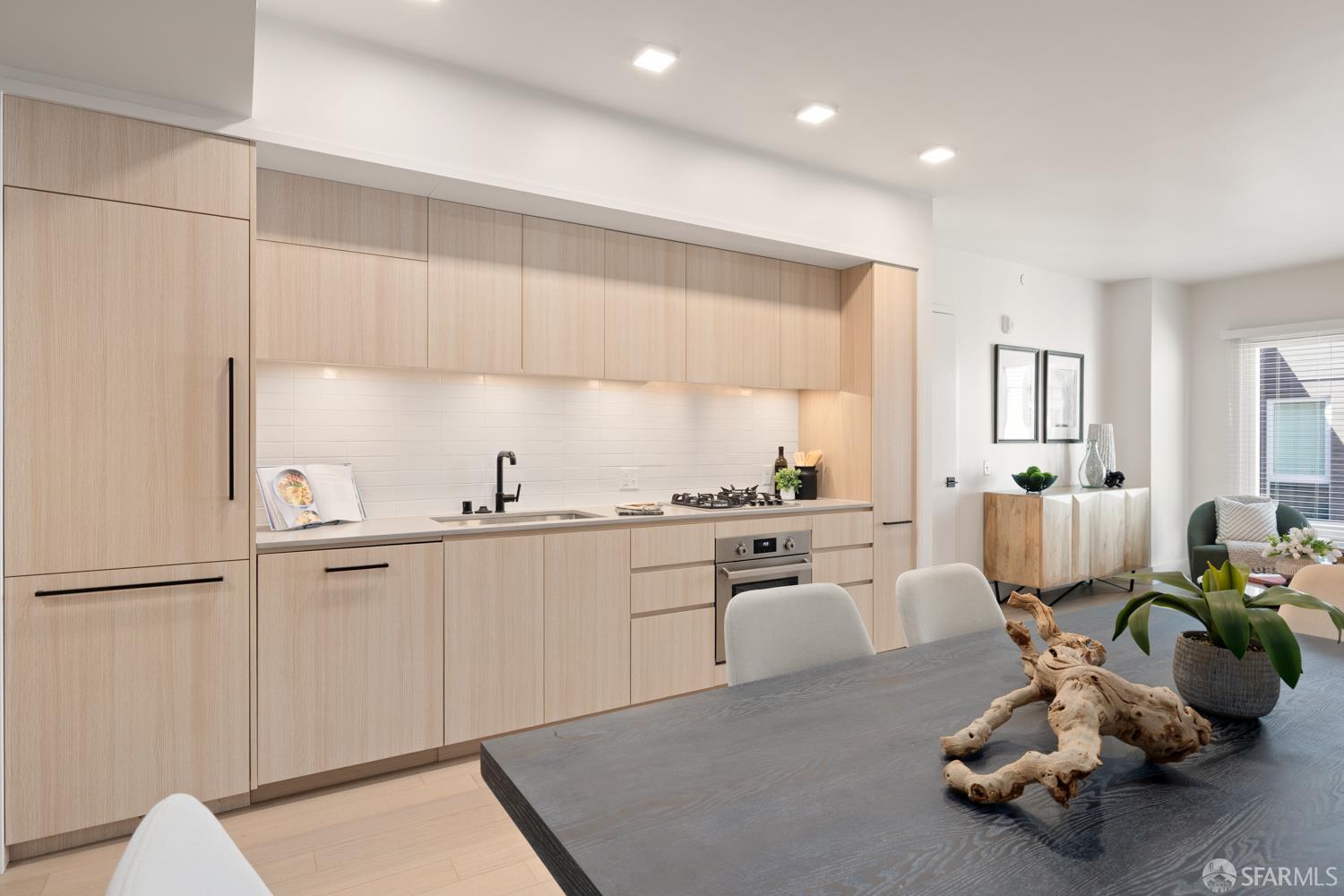 Photo #4: 426123112 Listing: Photo #4