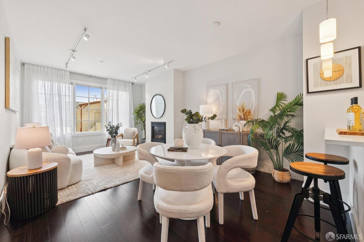 Photo #3: 426123160 Listing: Photo #3