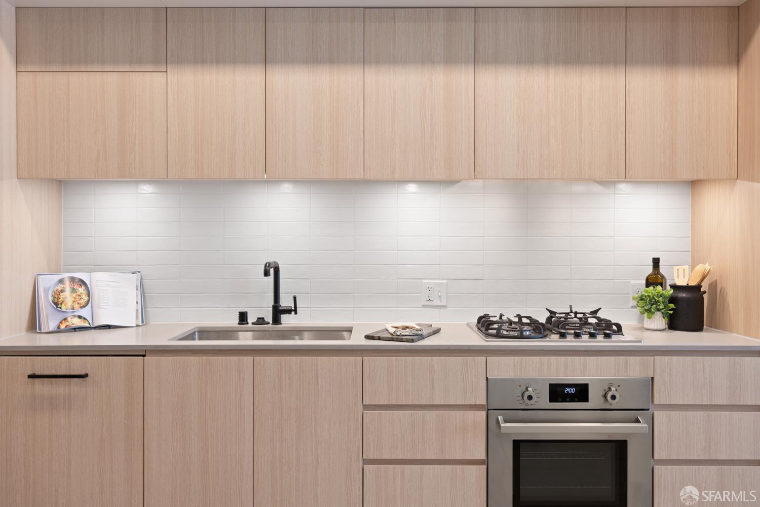 Photo #6: 426123112 Listing: Photo #6