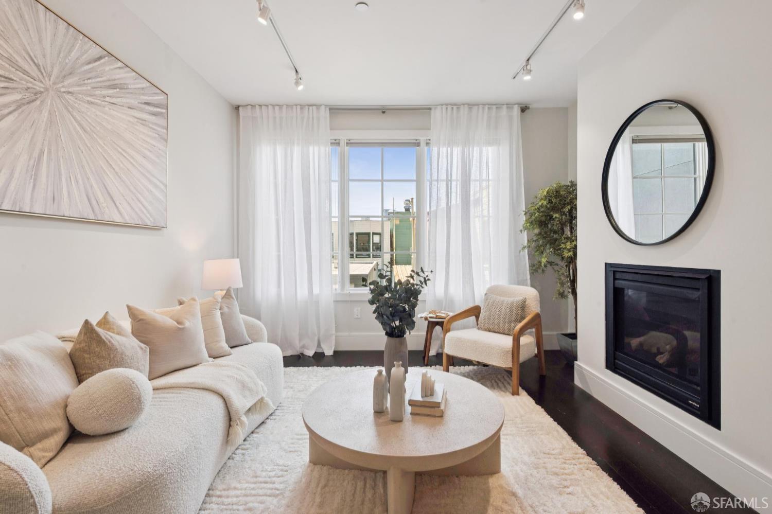 Photo #2: 426123160 Listing: Photo #2