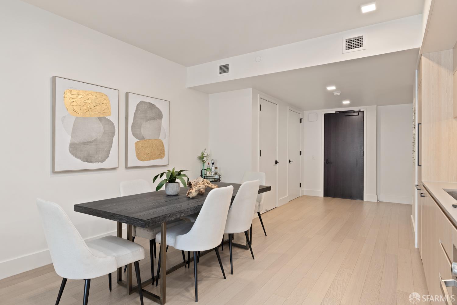 Photo #5: 426123112 Listing: Photo #5