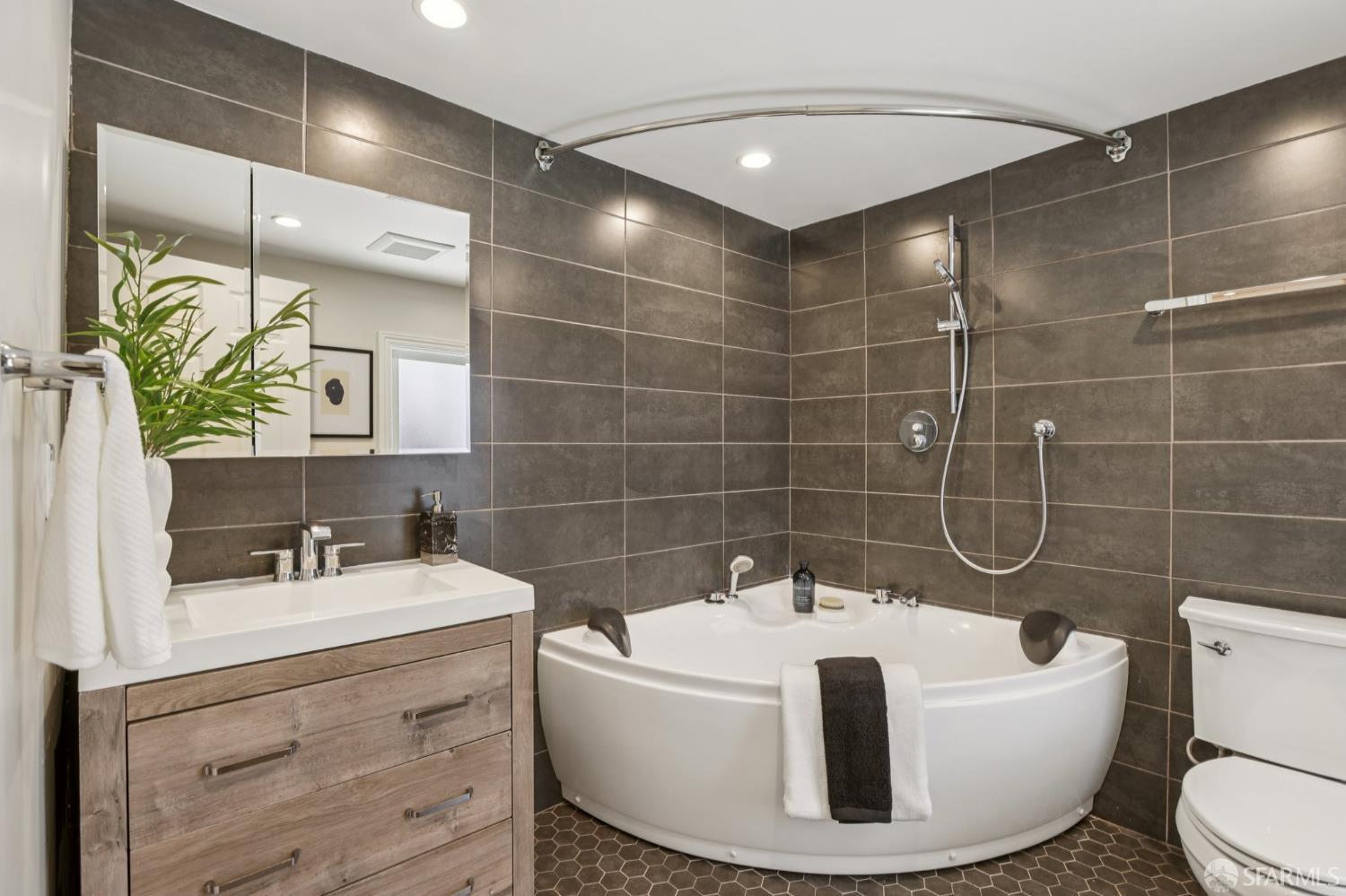 Detail Gallery Image 31 of 51 For 1175 York St, San Francisco,  CA 94110 - – Beds | – Baths