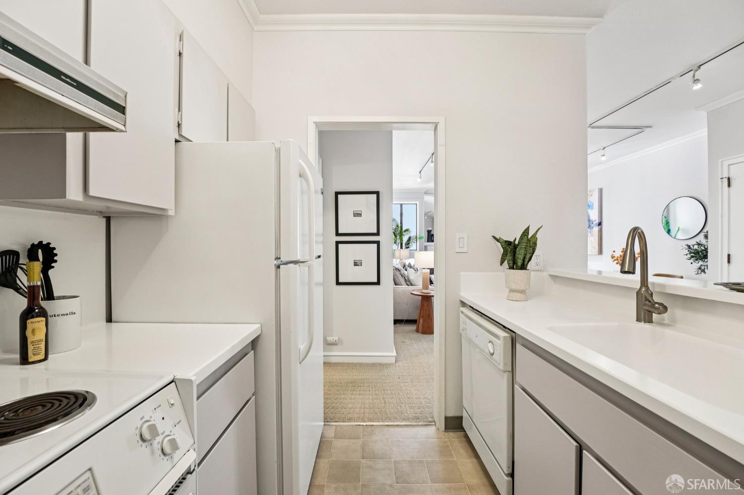 Photo #21: 426123339 Listing: Photo #21