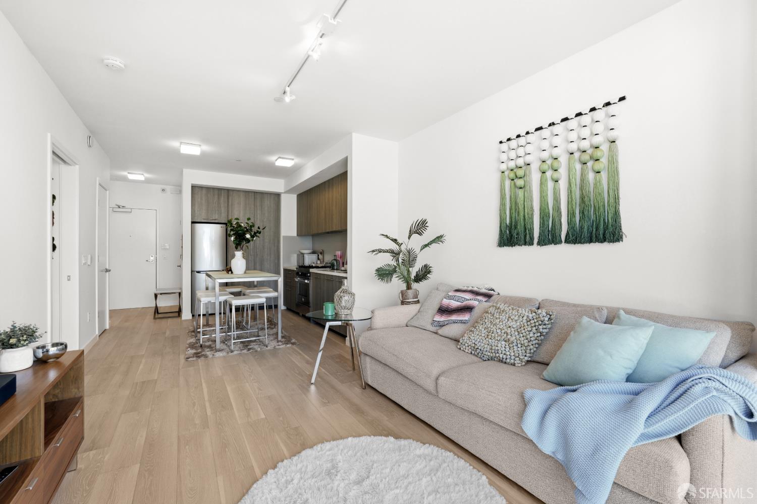 Photo #6: 426123291 Listing: Photo #6