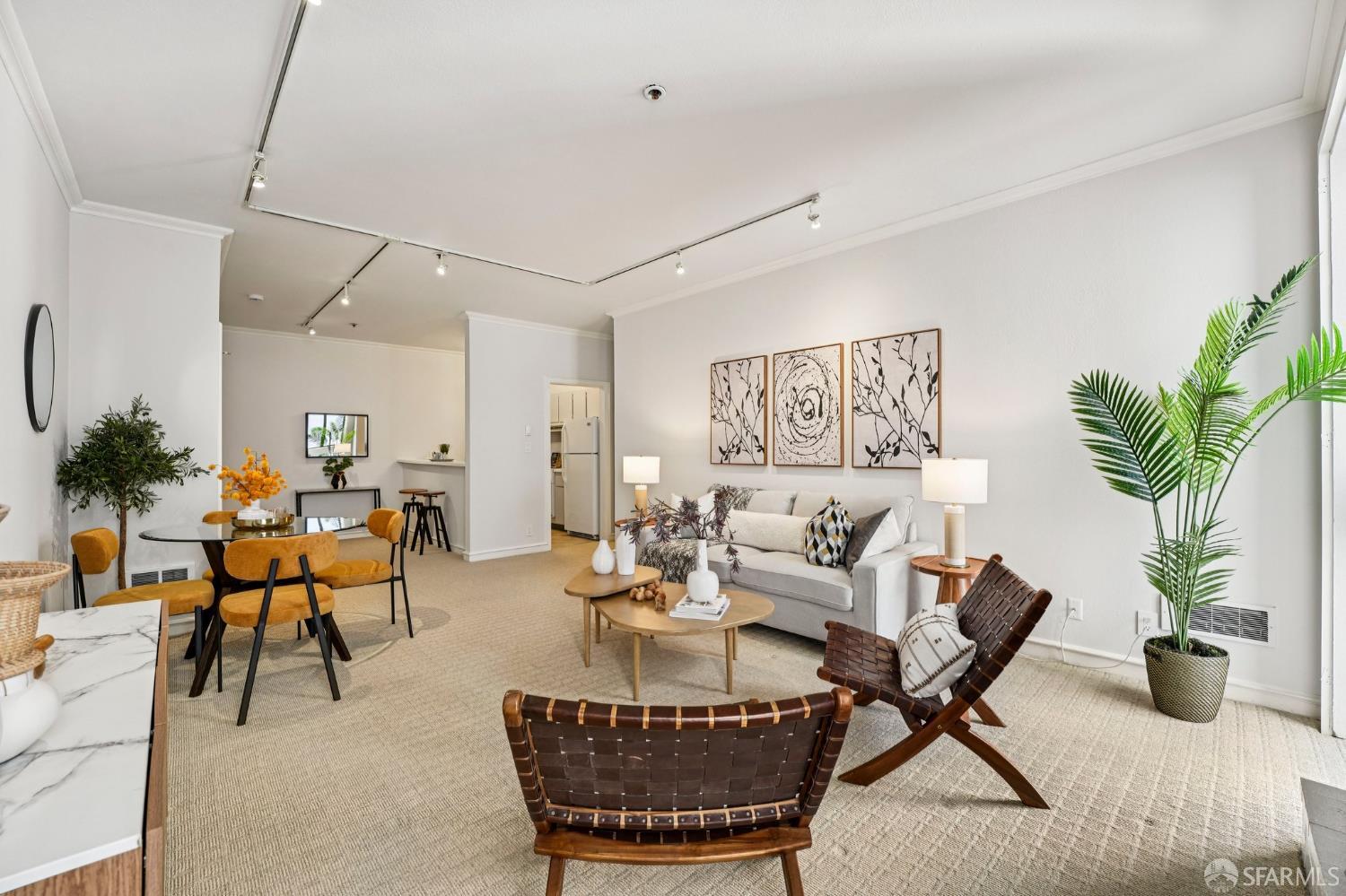 Photo #4: 426123339 Listing: Photo #4