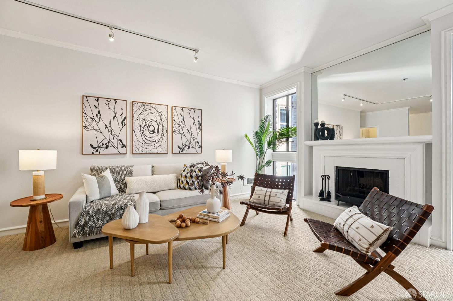 Photo #2: 426123339 Listing: Photo #2