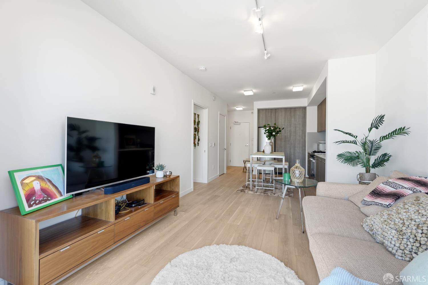 Photo #7: 426123291 Listing: Photo #7