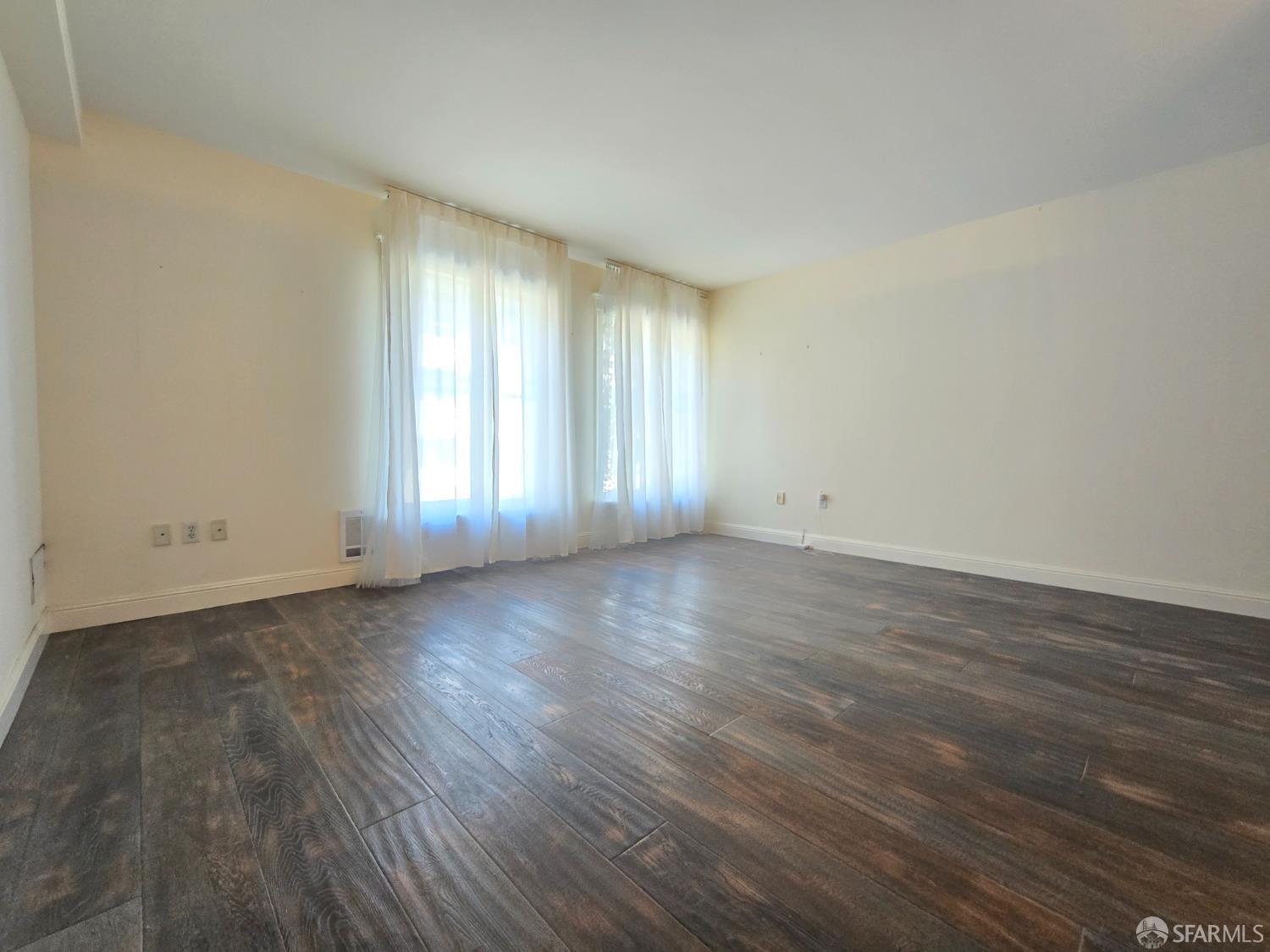 Photo #4: 426123644 Listing: Photo #4