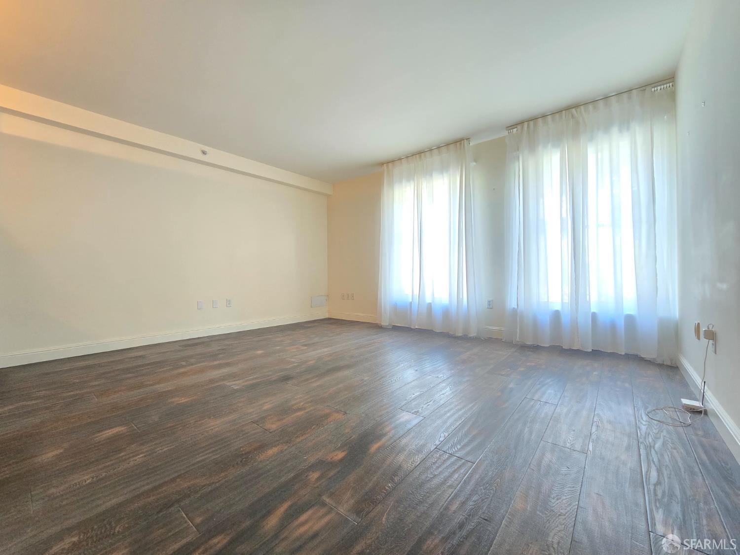 Photo #3: 426123644 Listing: Photo #3