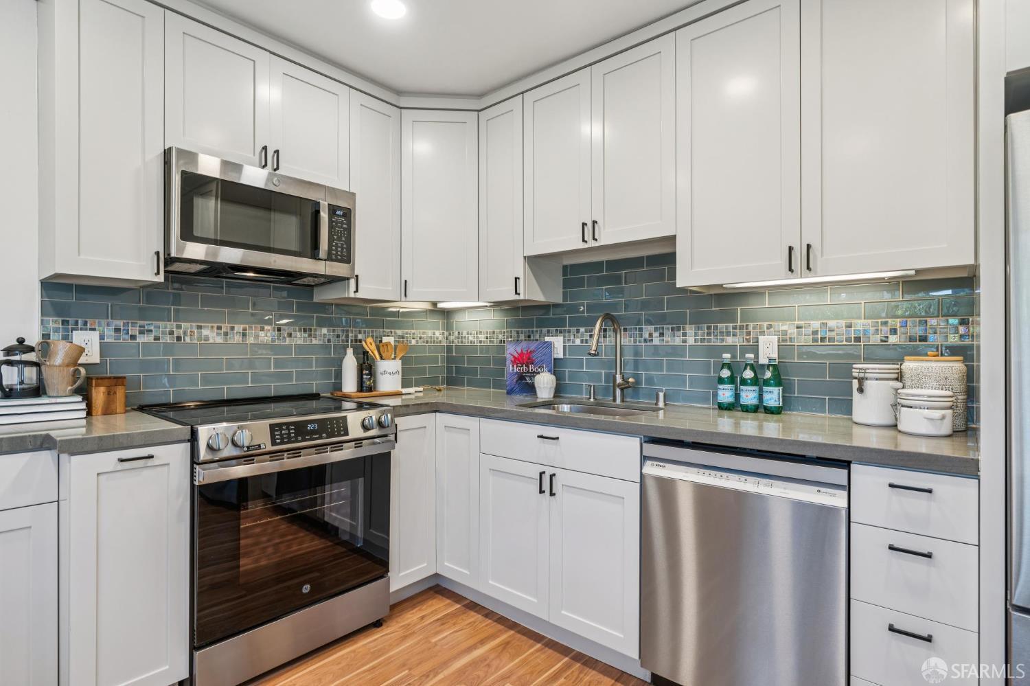 Detail Gallery Image 26 of 54 For 4125 24th St #4,  San Francisco,  CA 94114 - 2 Beds | 1 Baths