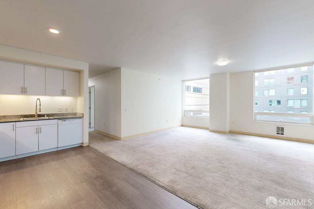 Photo #7: 426123094 Listing: Photo #7