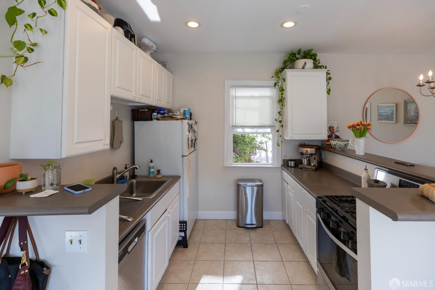 Detail Gallery Image 7 of 13 For 24 Windsor Pl, San Francisco,  CA 94133 - – Beds | – Baths