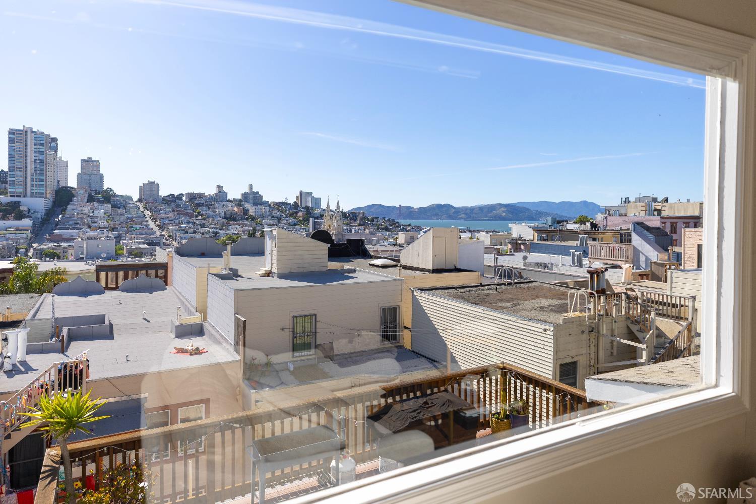 Detail Gallery Image 9 of 13 For 24 Windsor Pl, San Francisco,  CA 94133 - – Beds | – Baths