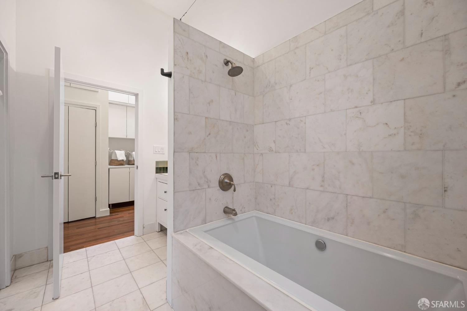 Photo #35: 426119762 Listing: Photo #35