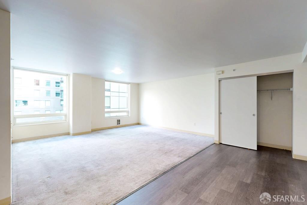 Photo #8: 426123094 Listing: Photo #8