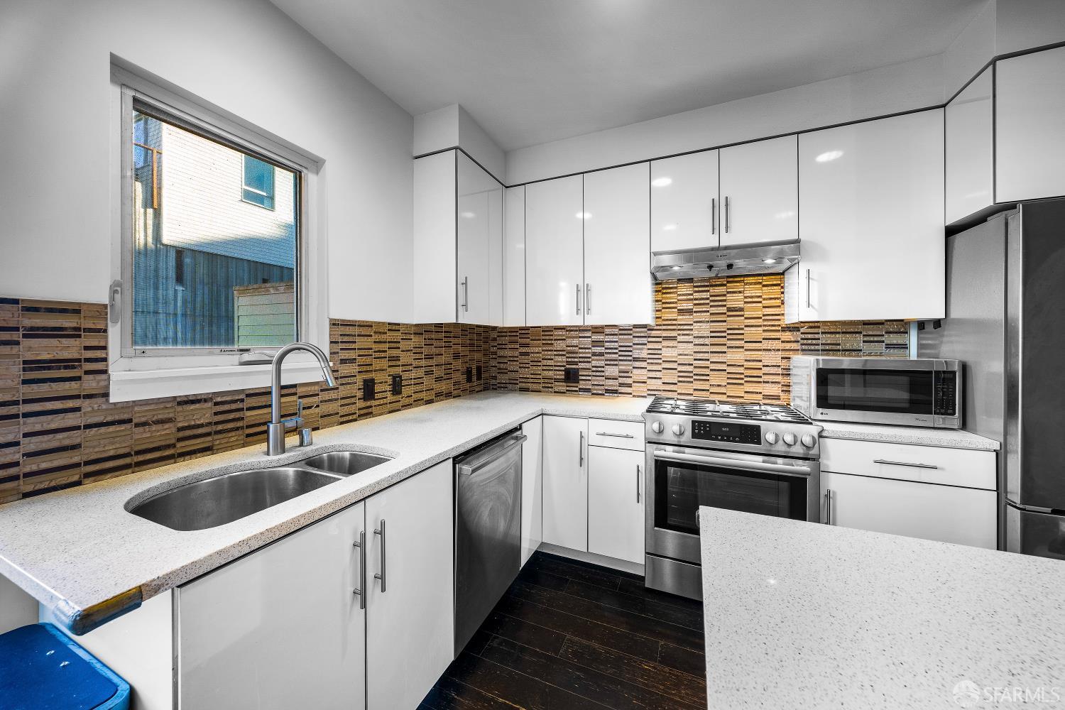 Photo #3: 426124442 Listing: Photo #3