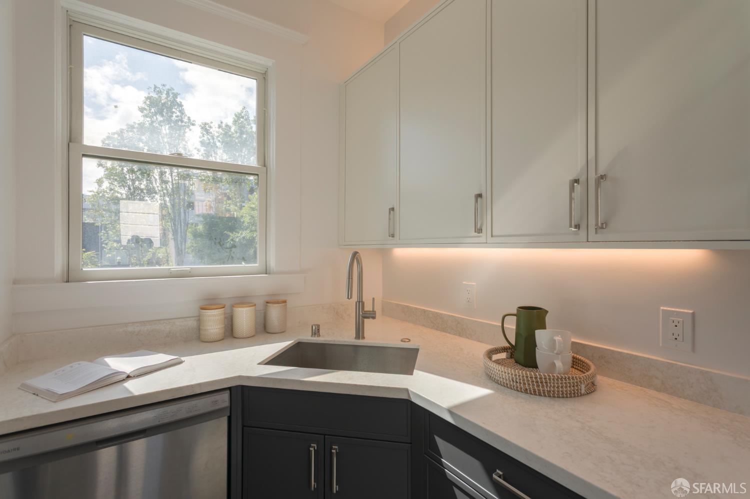 Photo #10: 426124383 Listing: Photo #10