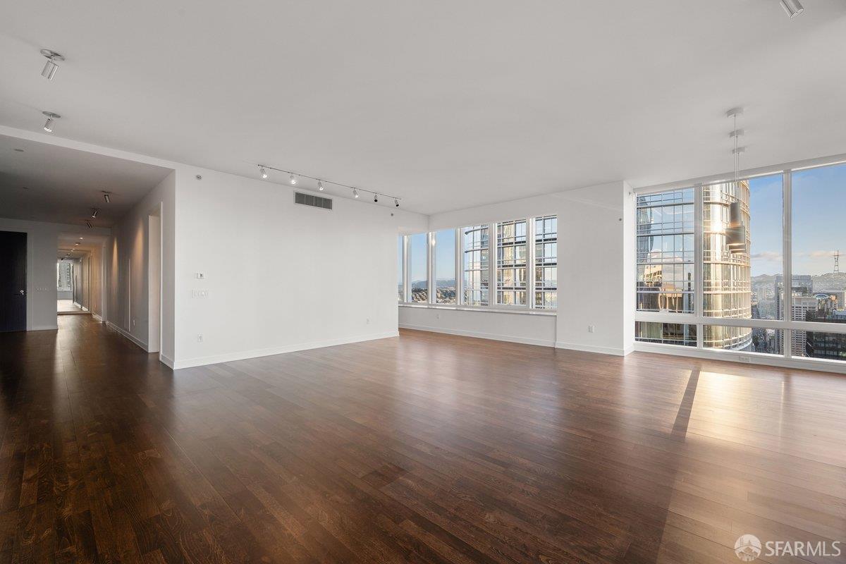 Photo #10: 426123351 Listing: Photo #10